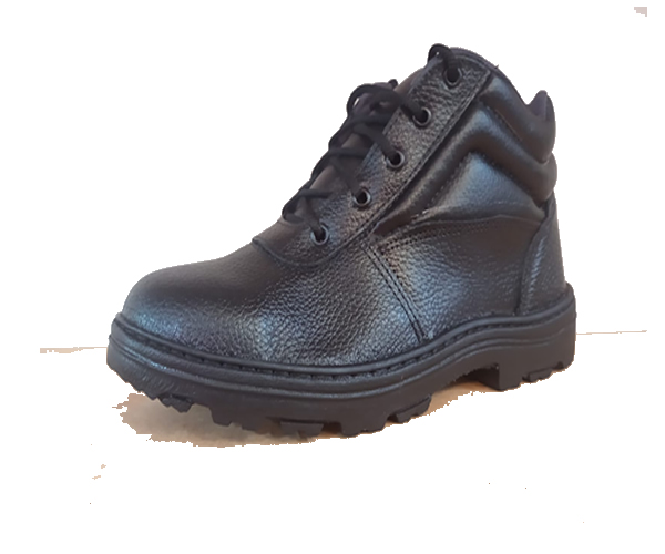 Bota de couro ou vaqueta com solado emborrachado e bico de PVC